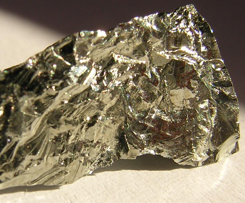 Leiter, Halbleiter und Supraleiter - Definition und Erklärungen | 1 Halbleiter können unter anderem aus Germanium hergestellt werden.